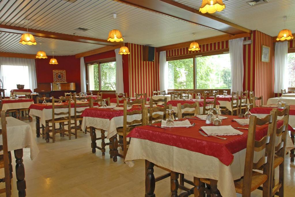 Logis Hotel Restaurant Du Commerce Ла Канург Екстериор снимка