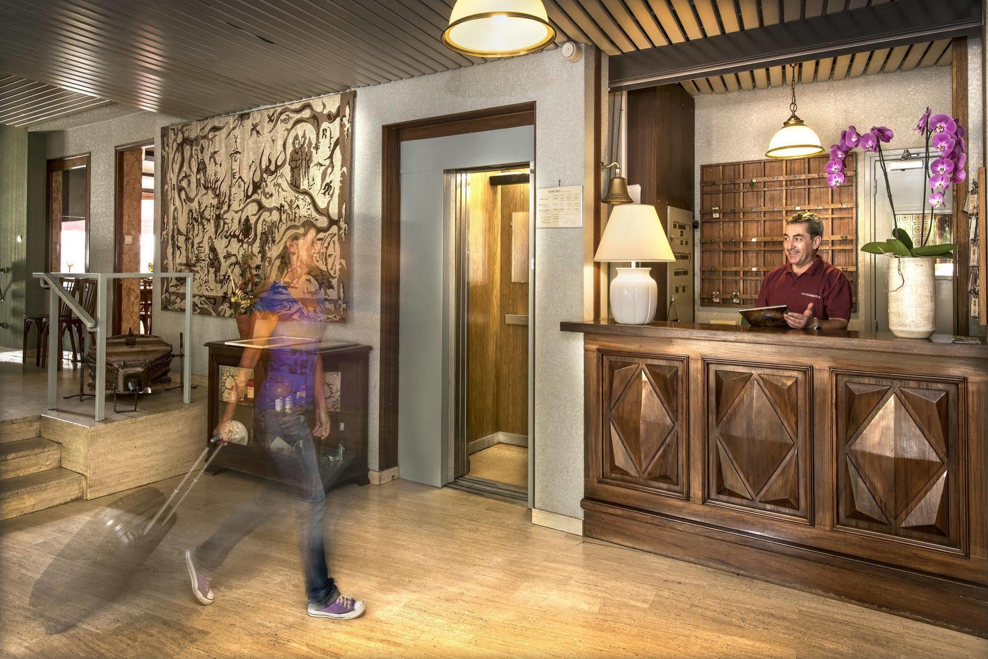 Logis Hotel Restaurant Du Commerce Ла Канург Екстериор снимка