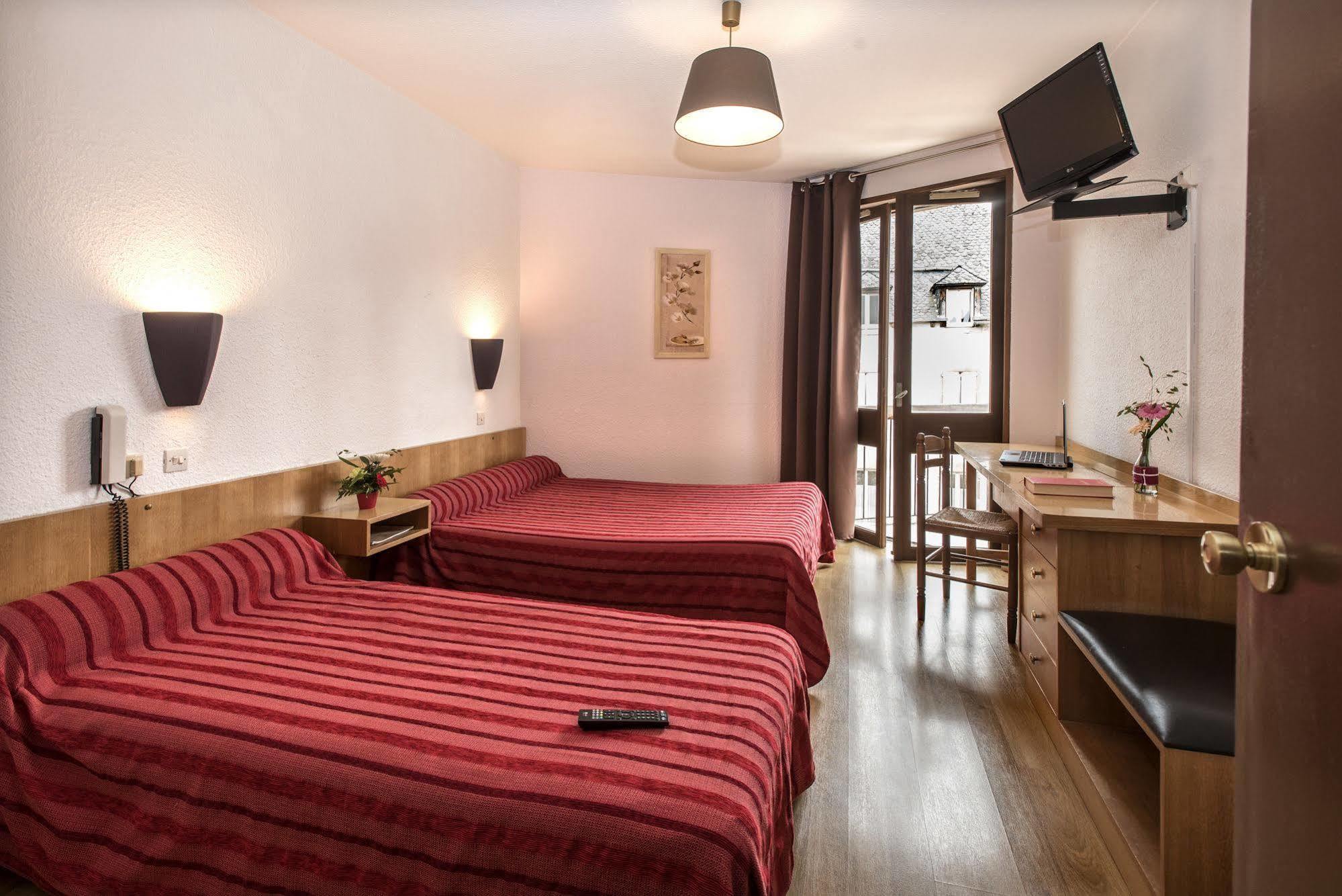 Logis Hotel Restaurant Du Commerce Ла Канург Екстериор снимка
