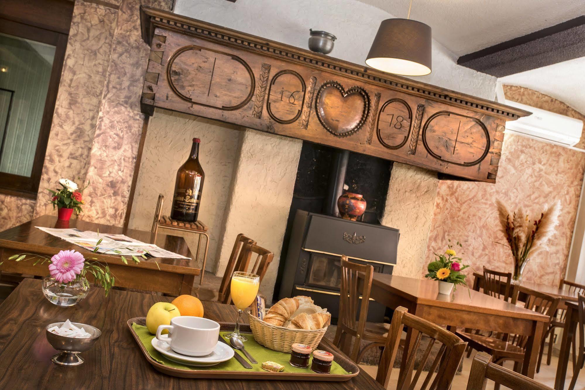 Logis Hotel Restaurant Du Commerce Ла Канург Екстериор снимка