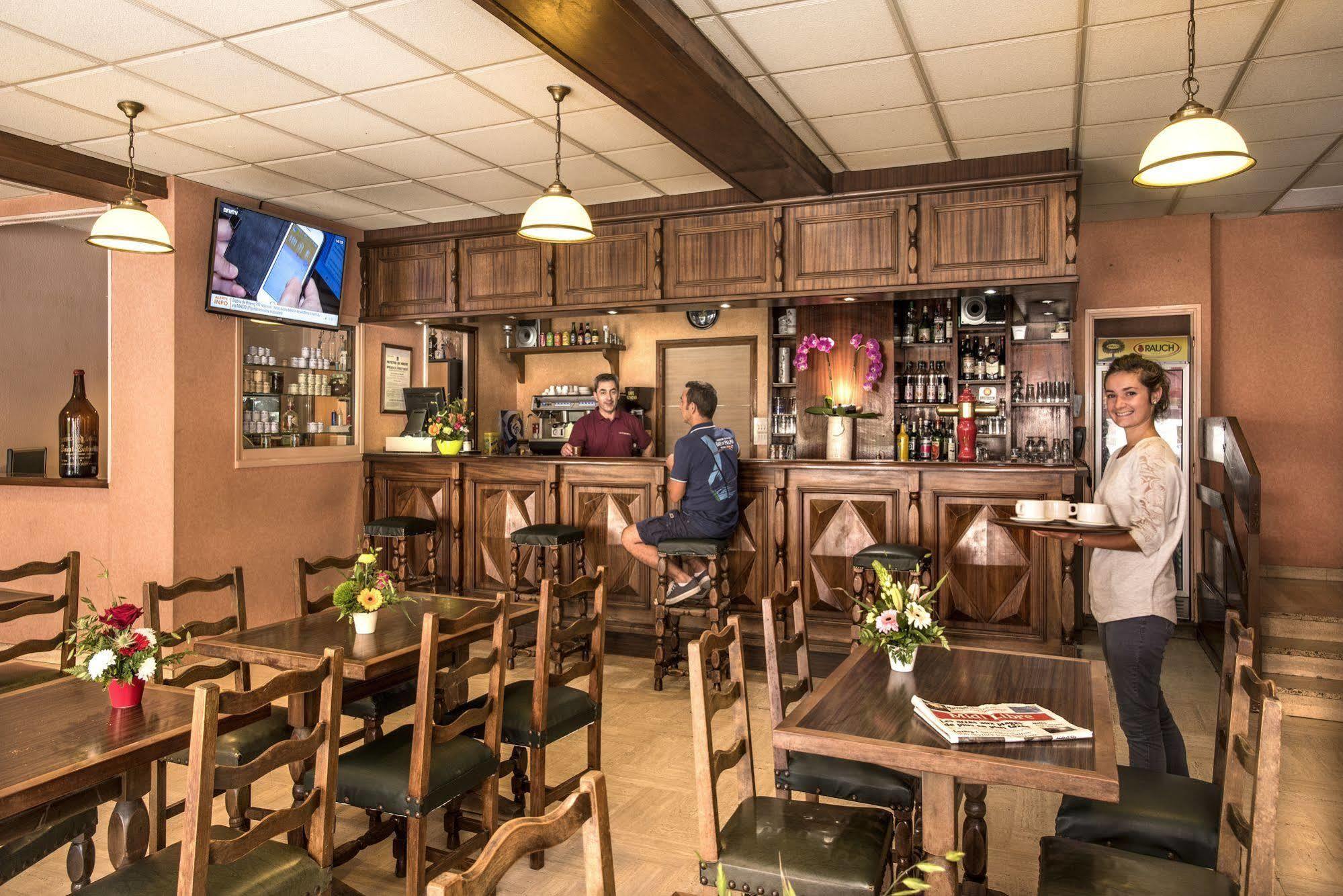 Logis Hotel Restaurant Du Commerce Ла Канург Екстериор снимка